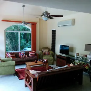 Casa Beard, Spacious With High Speed Wifi & Pool. Playa del Carmen